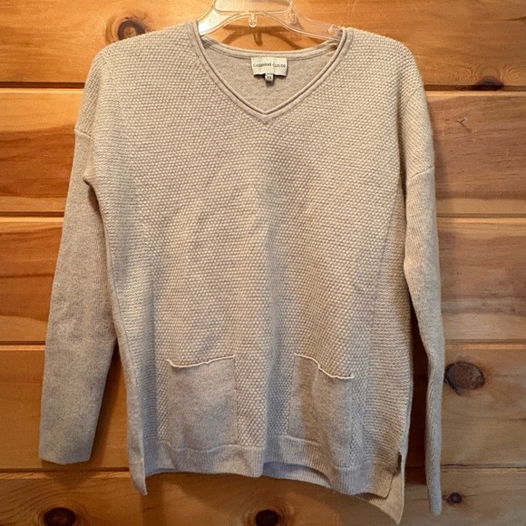 Cashmere V-Neck Sweater Soft Knit Relaxed Fit with front pockets. - Picture 2 of 9